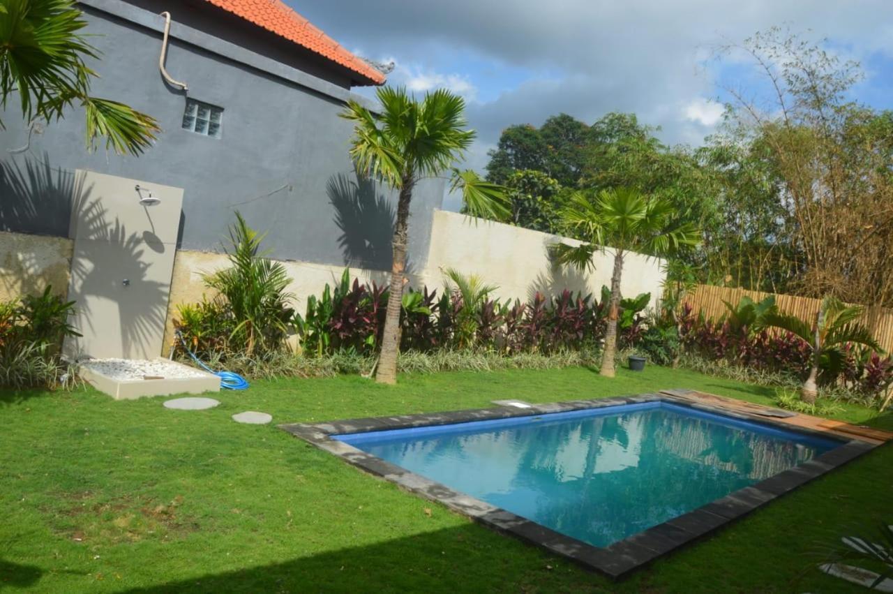 Wiryaroja Guest House Canggu Exteriör bild