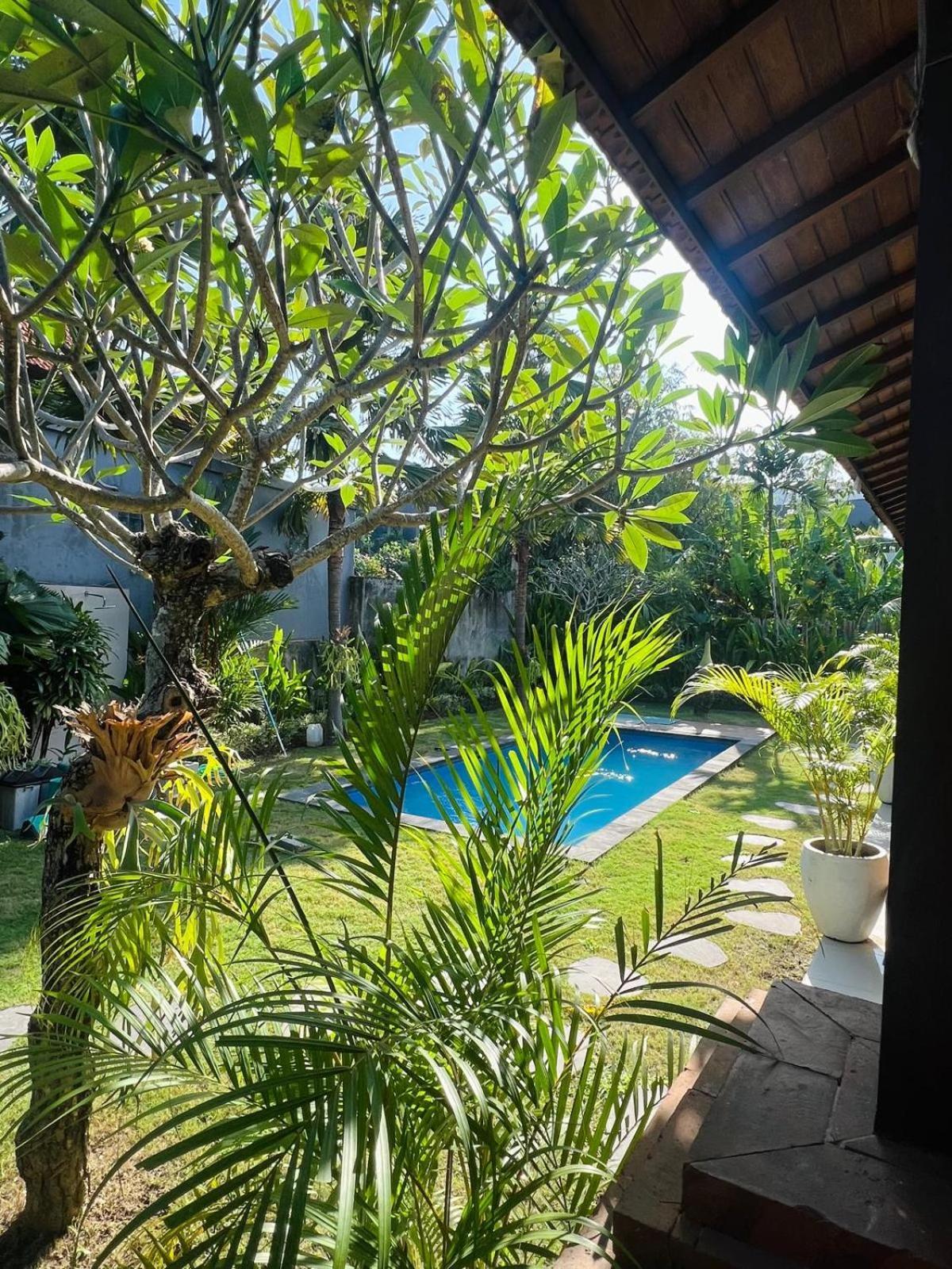 Wiryaroja Guest House Canggu Exteriör bild