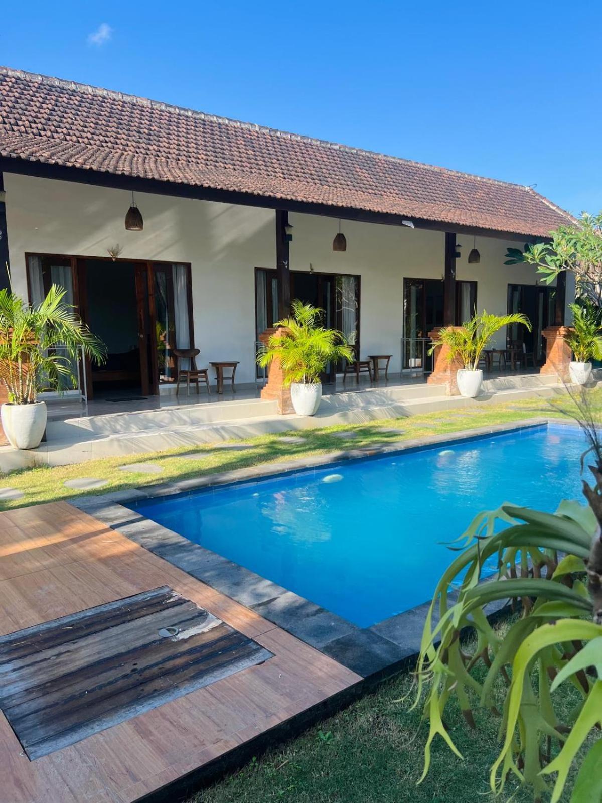 Wiryaroja Guest House Canggu Exteriör bild