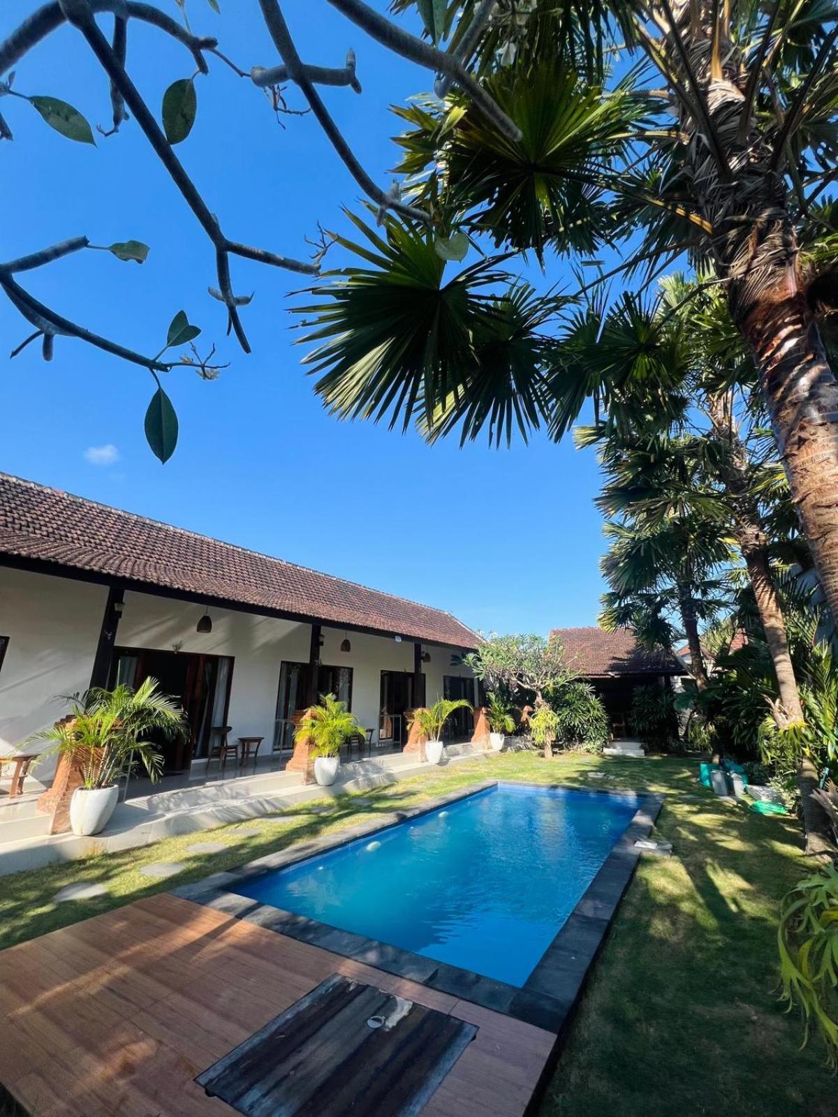 Wiryaroja Guest House Canggu Exteriör bild