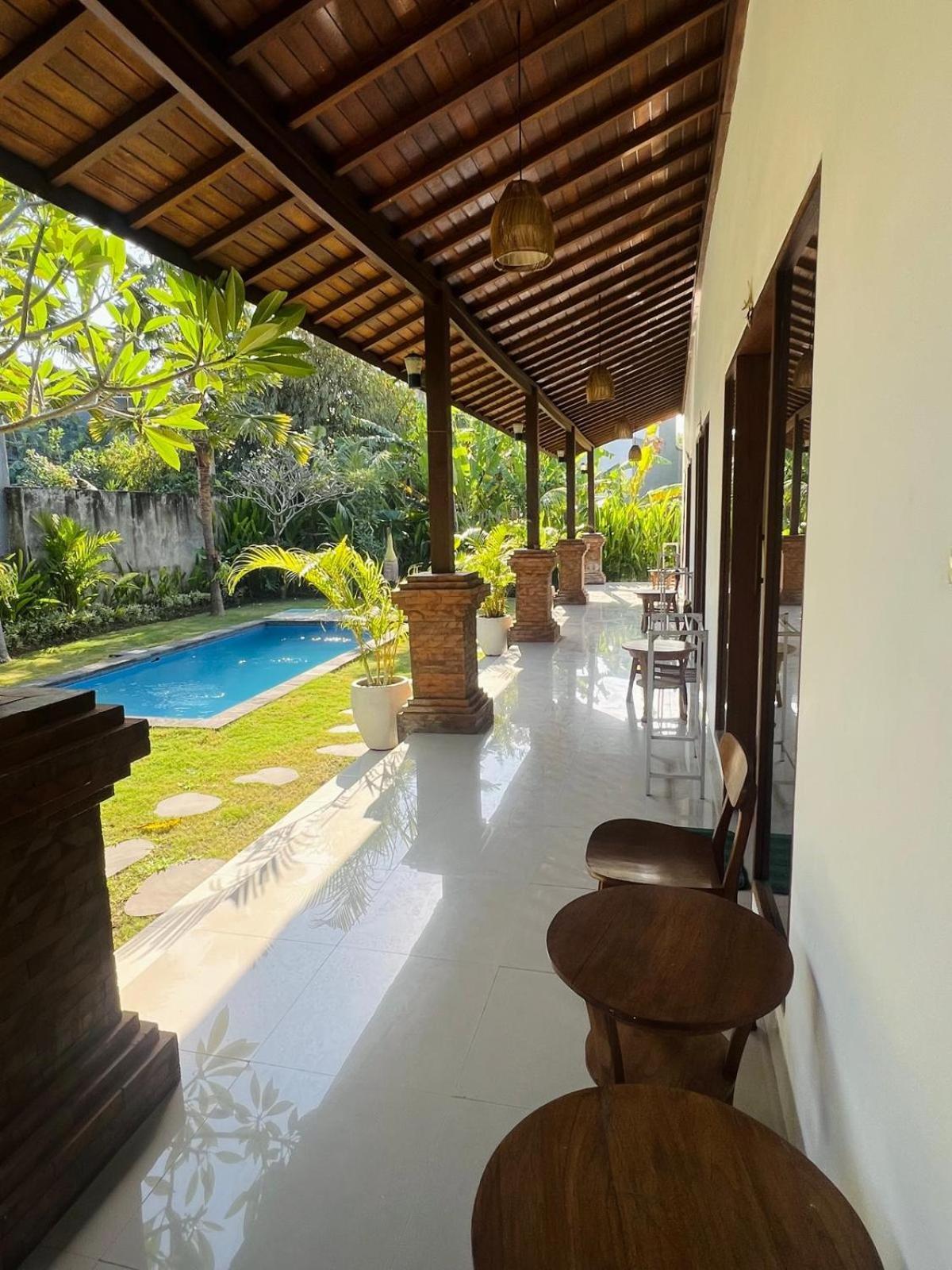 Wiryaroja Guest House Canggu Exteriör bild