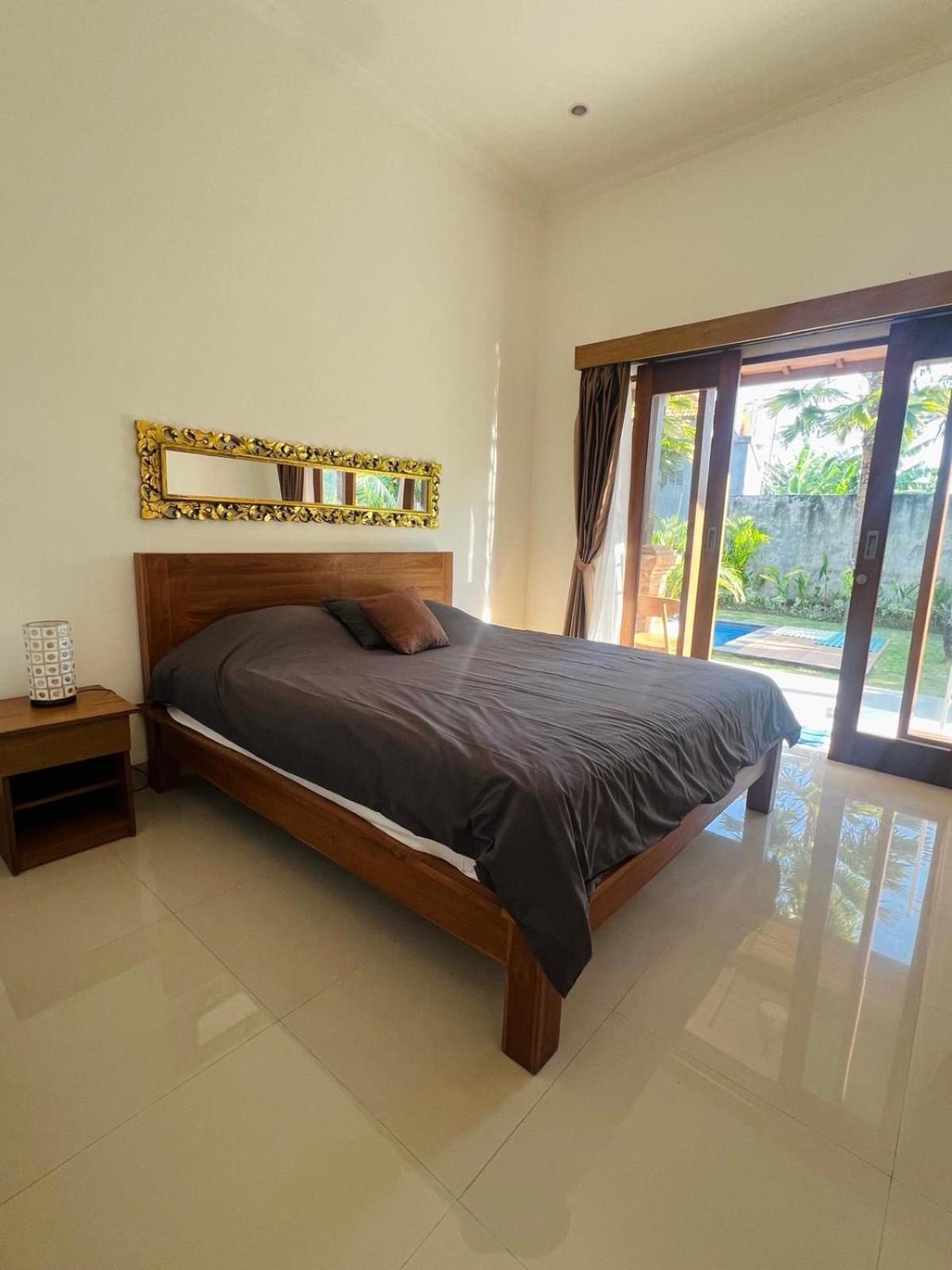 Wiryaroja Guest House Canggu Exteriör bild