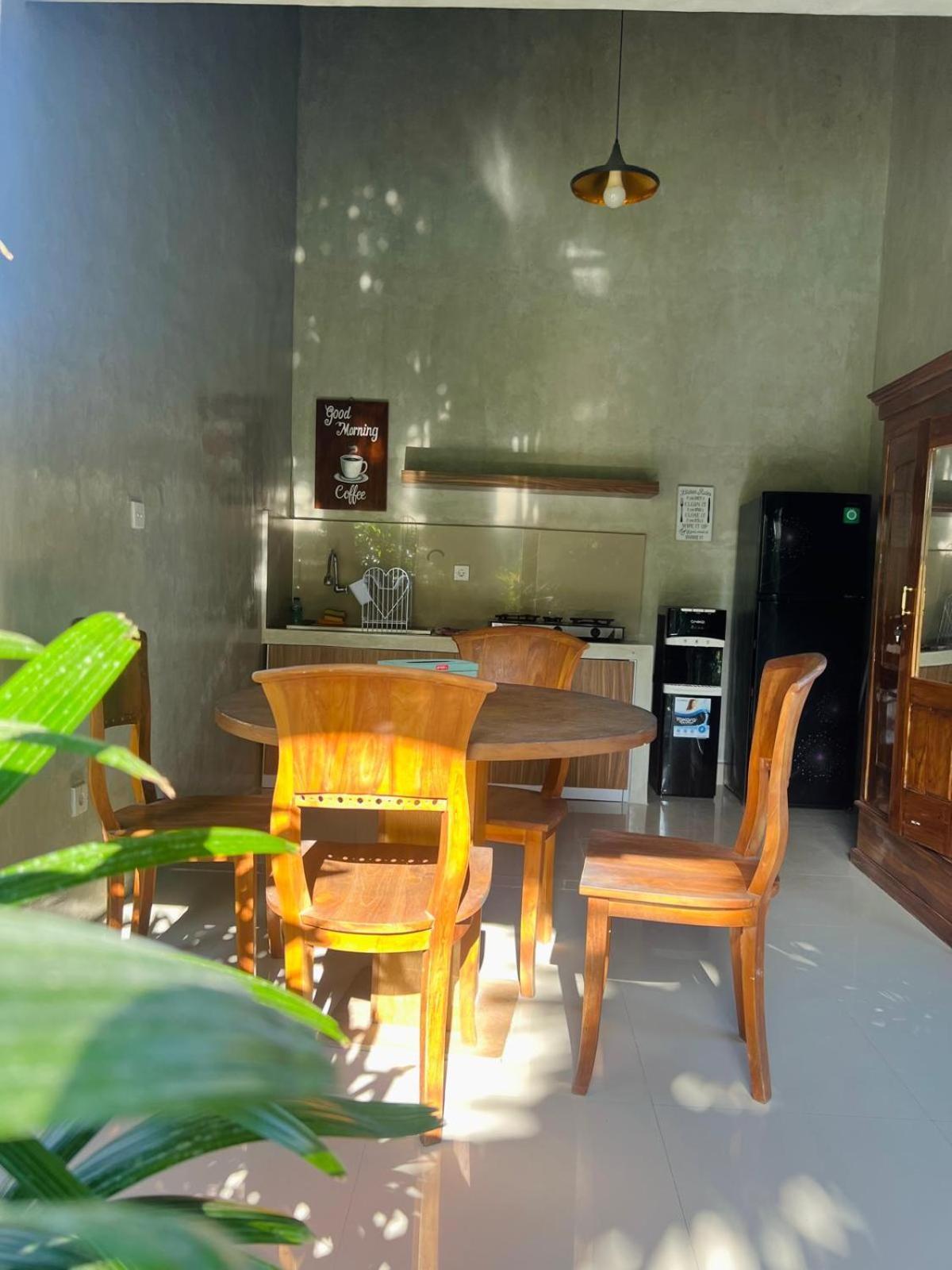 Wiryaroja Guest House Canggu Exteriör bild