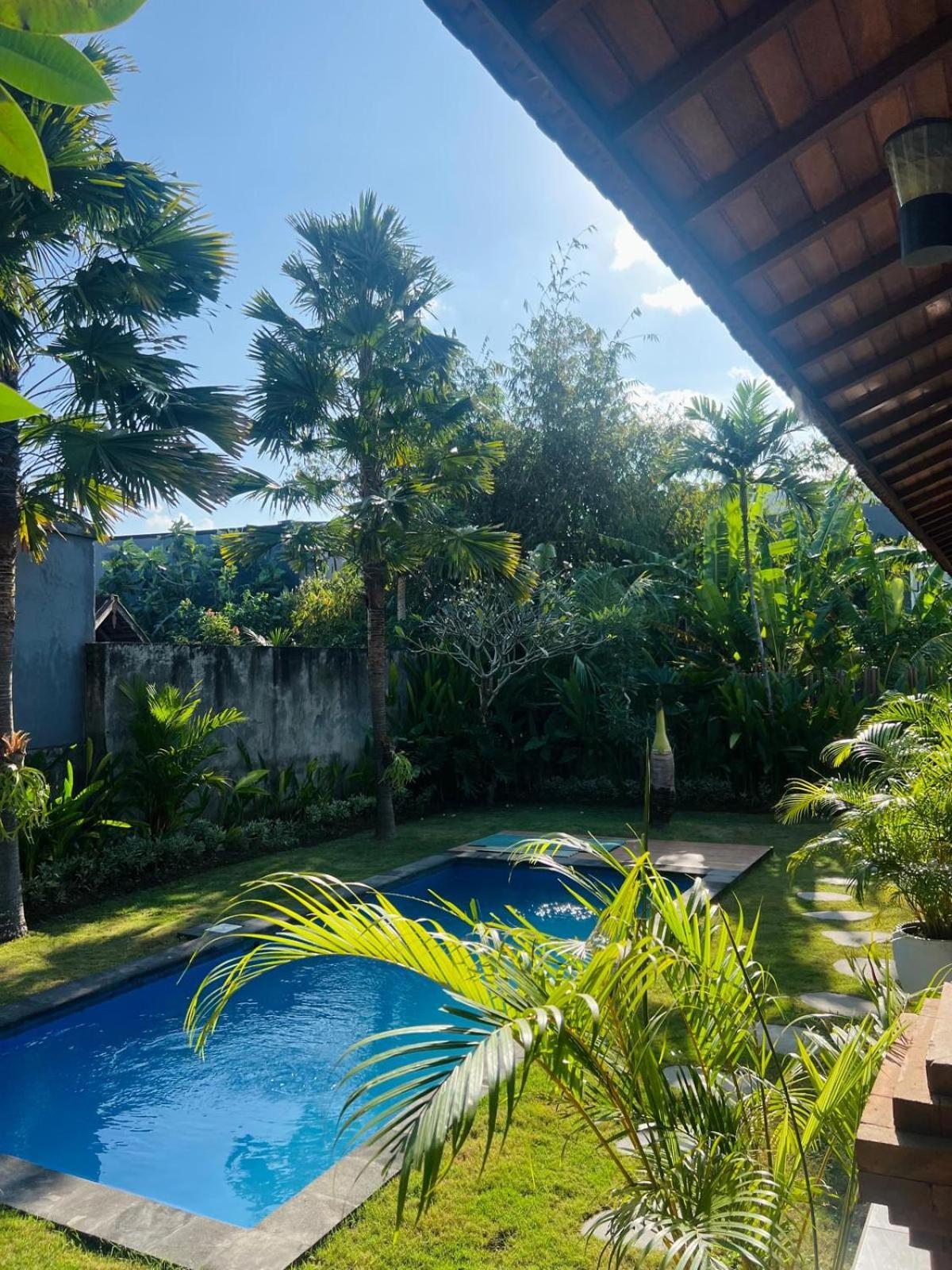 Wiryaroja Guest House Canggu Exteriör bild