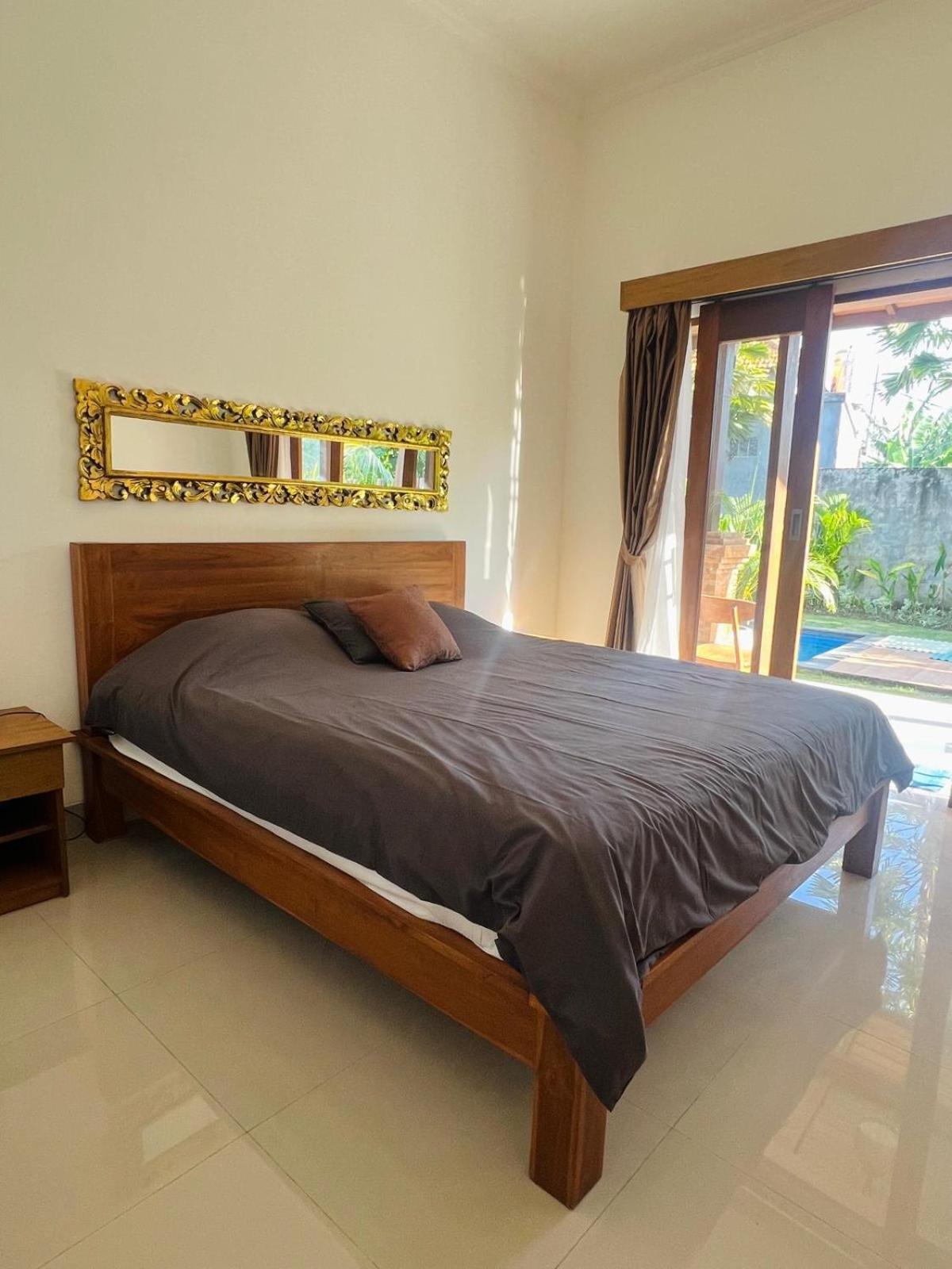 Wiryaroja Guest House Canggu Exteriör bild